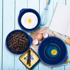 Glad nesting mixing bowls save space with stackable design.