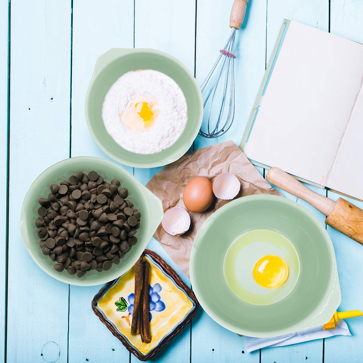 Glad mixing bowls with nesting design save space in small kitchens