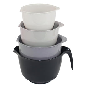 Glad mixing bowls with pour spouts enable tidy batter transfers and reduced spills.