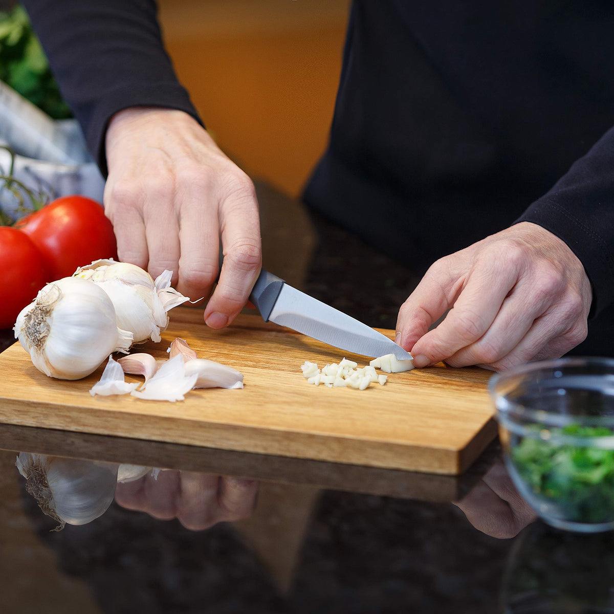 Glad 3.5-inch blade is perfect for peeling, coring, and slicing.