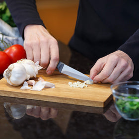 Glad 3.5-inch blade is perfect for peeling, coring, and slicing.