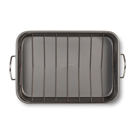 Glad Roasting Pan nonstick coating enables easy removal and cleanup.