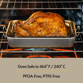 Glad Roasting Pan with V-shaped rack for even browning and airflow.