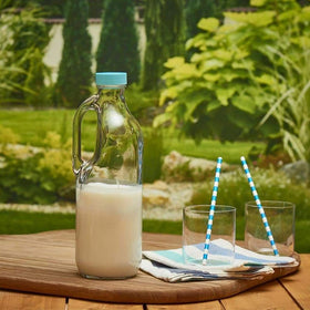 Glass Monger 2pc 47oz pitcher leakproof lid reduces spills when pouring.
