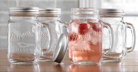 Glaver's mason jar set at a backyard picnic for social use