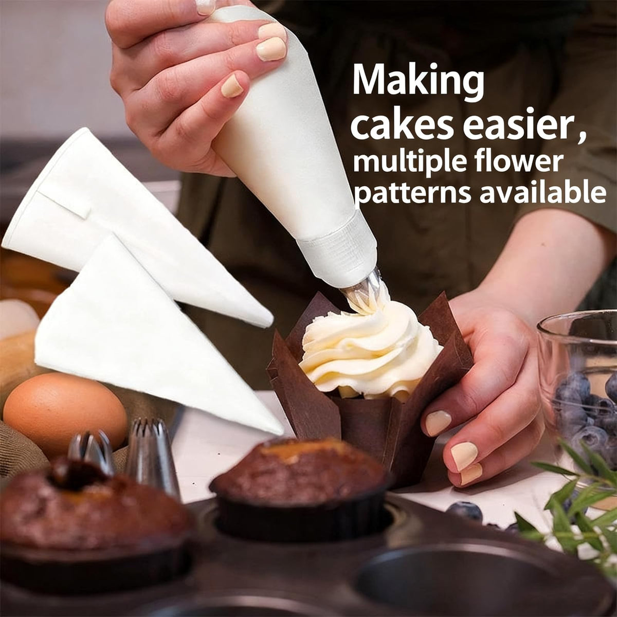 GleeAnt cake decorating kit close-up highlighting tips.