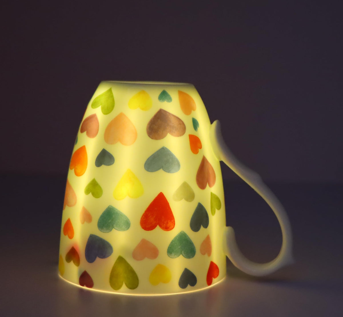 Glen Mila flower-prints heart mug ideal for gifting on holidays.