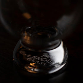 GLENCAIRN glass hand-fit design enhances grip during tastings