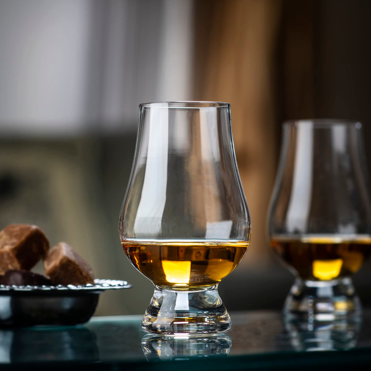 Glencairn hand-fit design enables comfortable, relaxed sipping during gatherings.