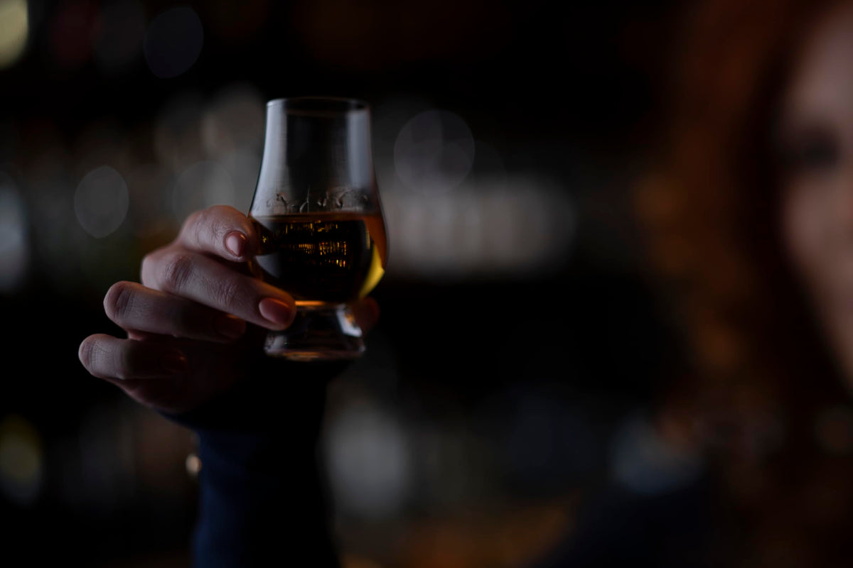GLENCAIRN Wee gifting idea, elegant host gift for whisky lovers.