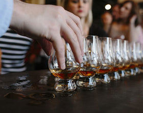 GLENCAIRN glass features a comfortable hand-held base.