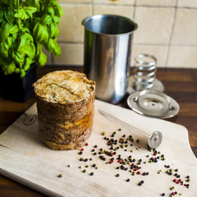 Glendaveny ham maker press inside cavity – ample space for 1 kg portions.