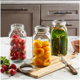 GLING preserves sauces and pantry staples with easy pouring and scooping.