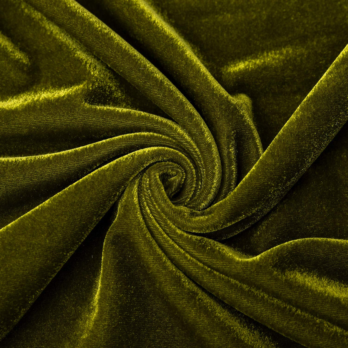 70-inch GLORY SEASON velvet tablecloth fits 55-63 inch tables for round setups