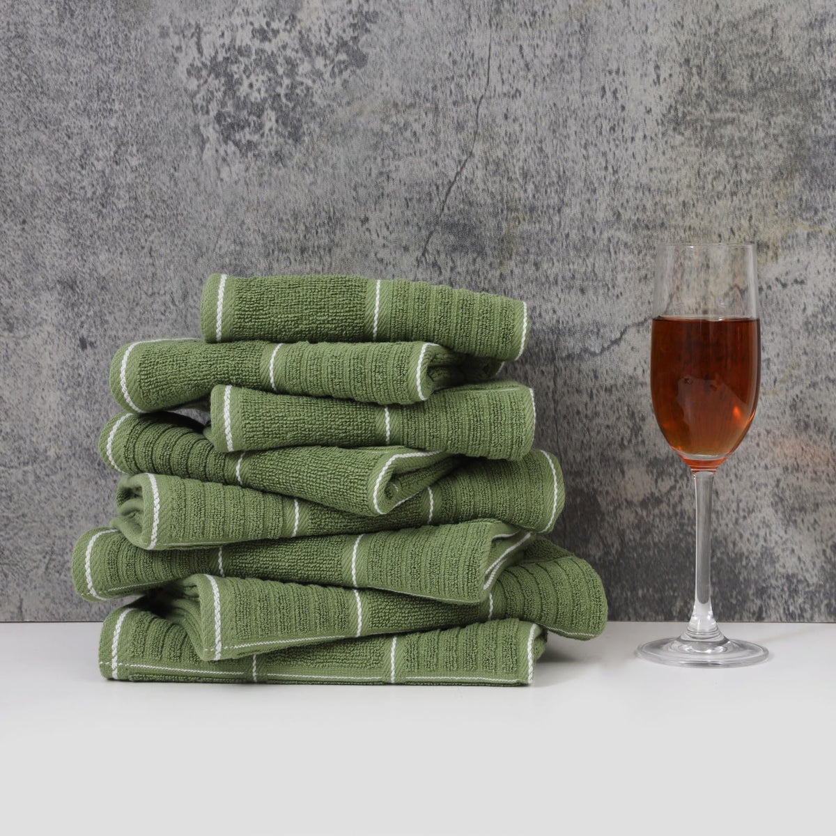 Glynniss commercial-grade cotton for restaurant-quality performance.
