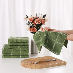 Glynniss hanging-loop design keeps towels handy.