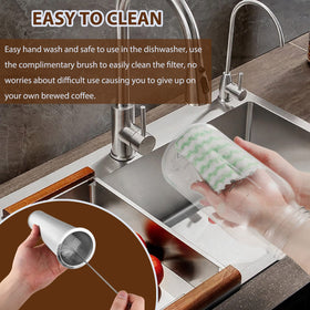 Glyntrof ergonomic handle ensures easy lifting and shaking.