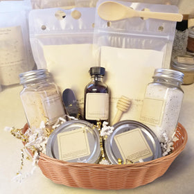 GNIEMCKIN versatile oval basket enhances Halloween and Christmas gift tables