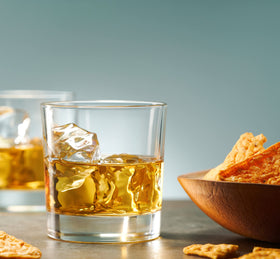 Godinger clear-glass design highlights drink color and light reflection.