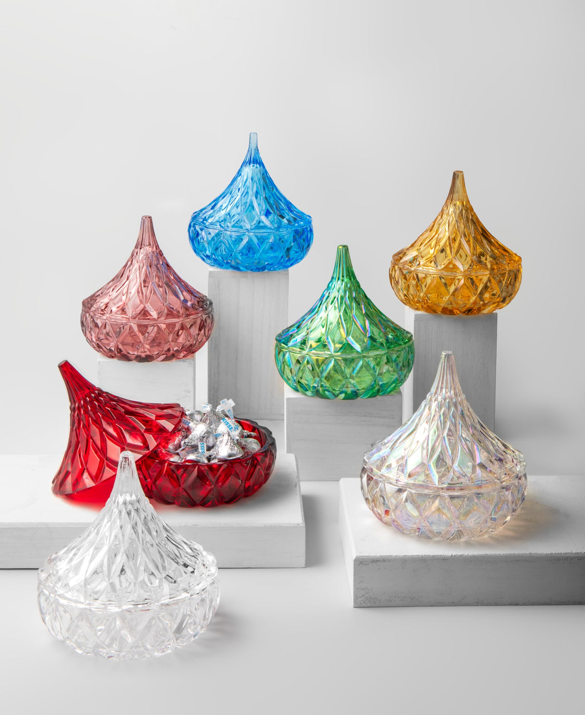 Godinger Hershey Candy Dish closeup shows precise crystal facets, ideal for gifting.