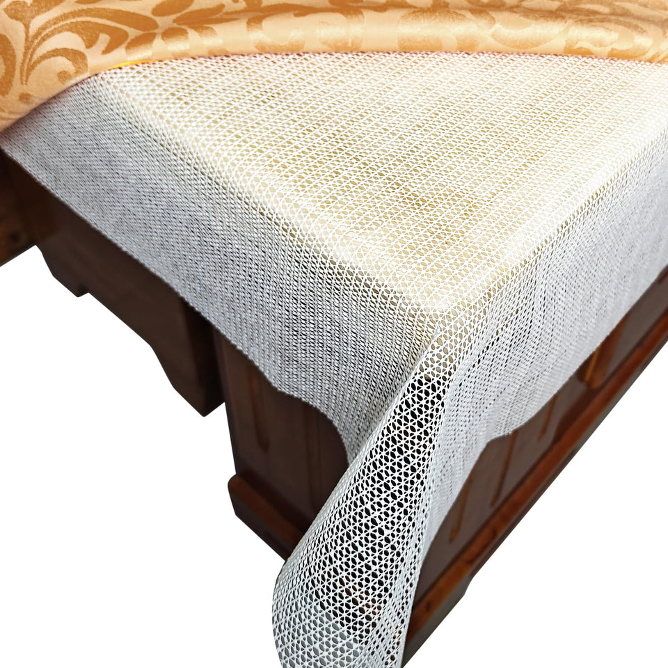 Goldenpasinee extra-large underlay provides secure anti-slip grip for tablecloths.