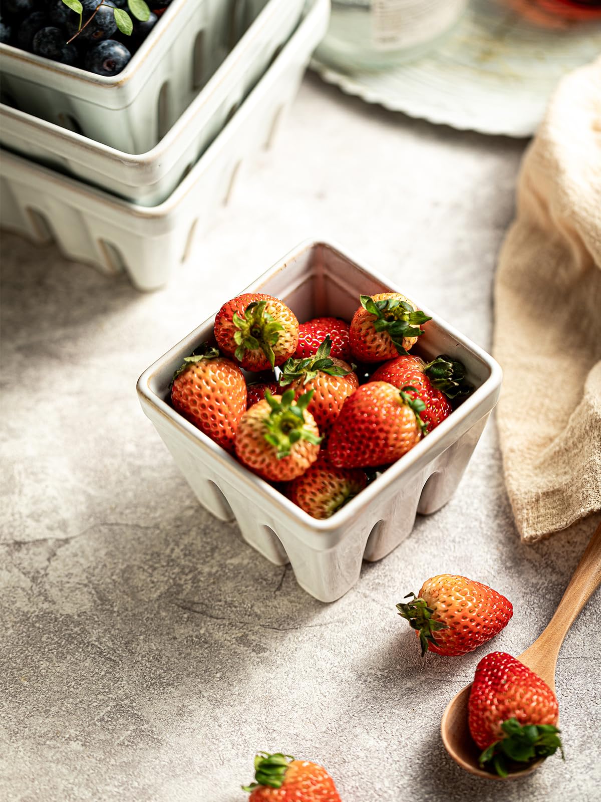 Gomakren white berry basket complements most kitchen decor styles.