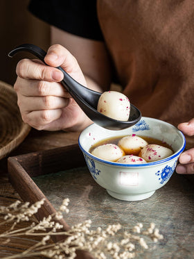 Gomakren ceramic spoon with stable bottom design prevents sliding