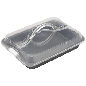 GoodCook oblong pan with lid enables safe transport of baked dishes.