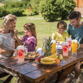 GOSCHE glass cup set ideal for iced tea and smoothies.