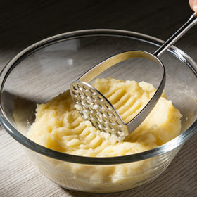 GOUSHIYUN pasta server lifts and drains noodles efficiently.