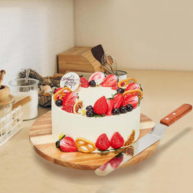 GOVOKOI three comb icing smoothers help create professional textures on desserts.