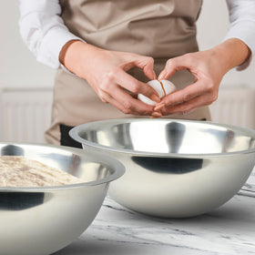 Great Credentials 13.25 inch diameter bowls ideal for big batches of batter and salads.