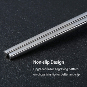 Greatamzor dishwasher-safe chopsticks in blue and silver after use.
