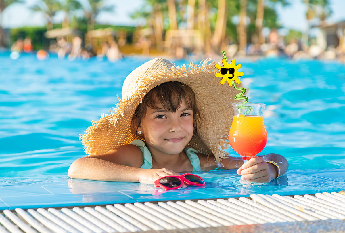 GREAWOD decorative beach-pattern straws add playful charm to cocktails and parties.