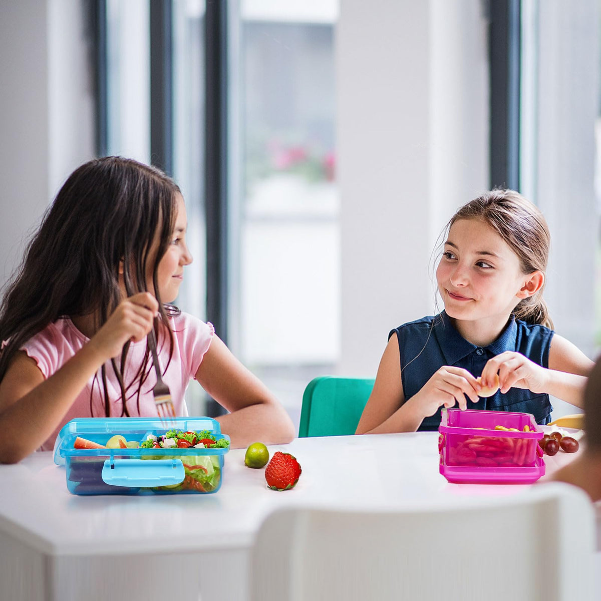Greentainer two-compartment design helps portion control during school days.