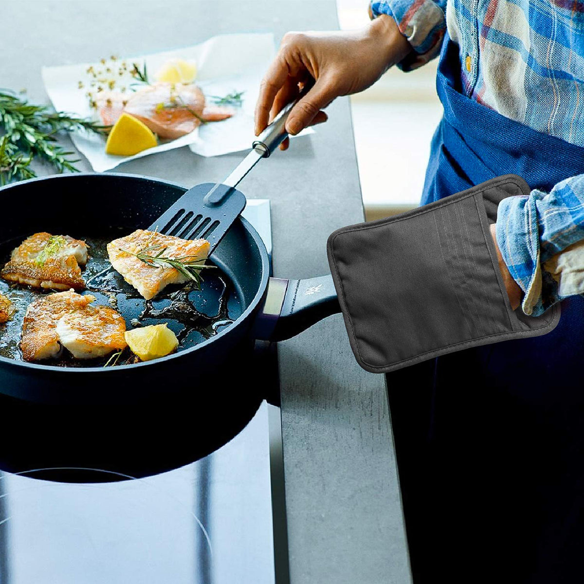 GROBRO7 large 6.9x8.9 inch pad protects countertops during cooking.