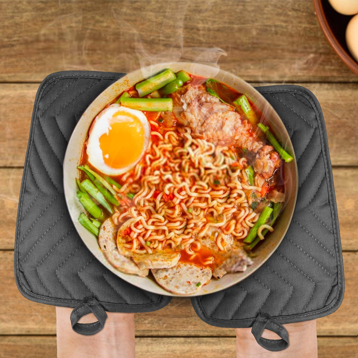 GROBRO7 cotton pot holder machine washable for effortless cleaning.