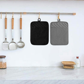 GROBRO7 machine-washable pot holders ready for quick cleanup.