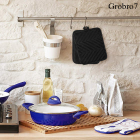GROBRO7 pocketed hot pads provide grip for lifting pans and bowls.
