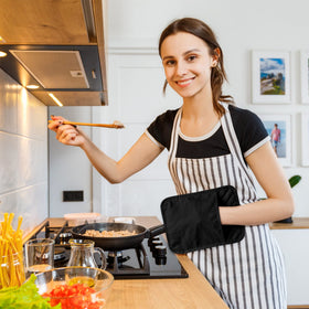 GROBRO7 pot holders double as a trivet for hot pans.