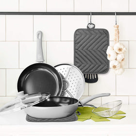 GROBRO7 slim grey design complements any kitchen decor while handling hot pots.