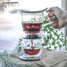 GROSCHE Aberdeen crystal-clear design showcases the tea brewing ritual.