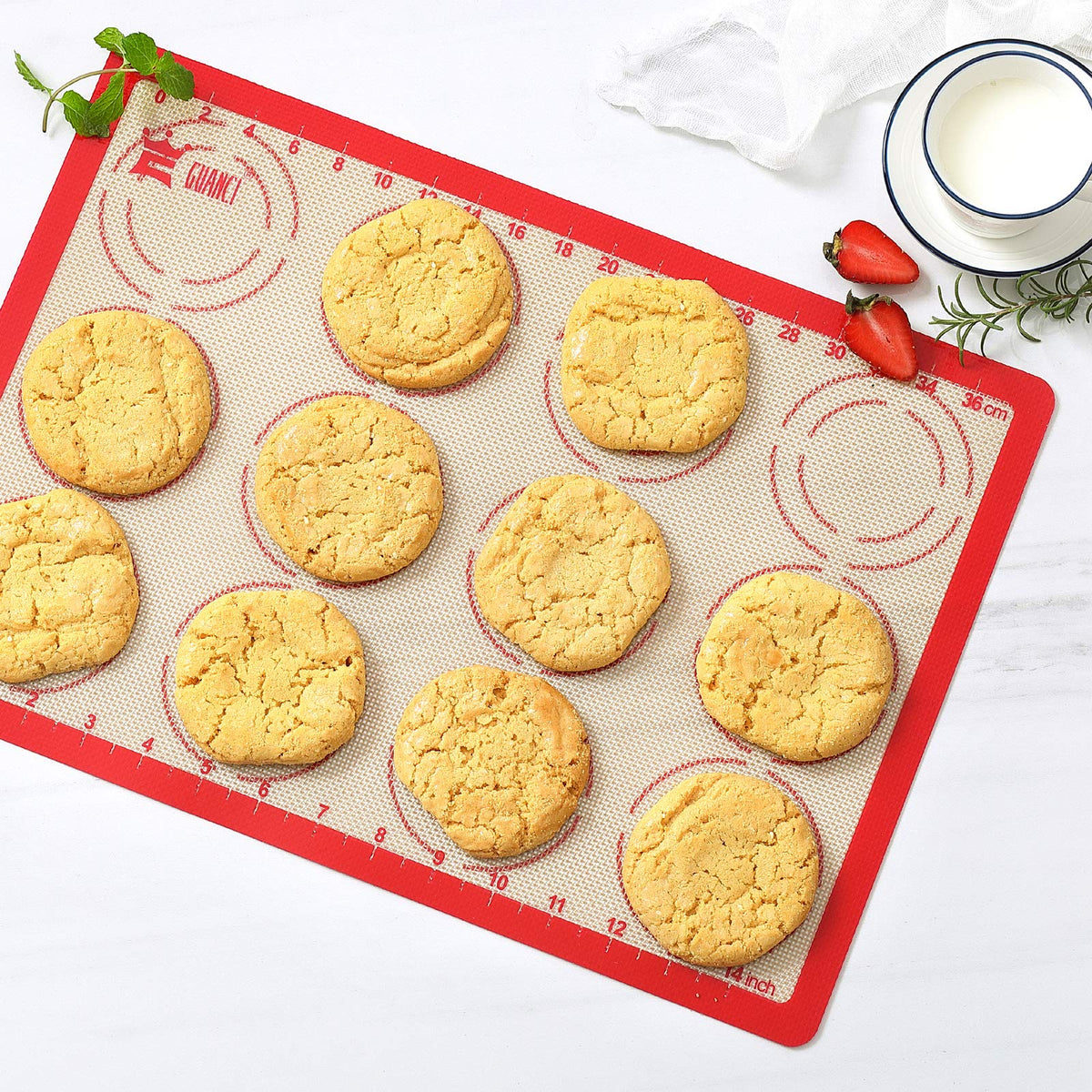 GUANCI round 9-inch pizza mat for even heating.