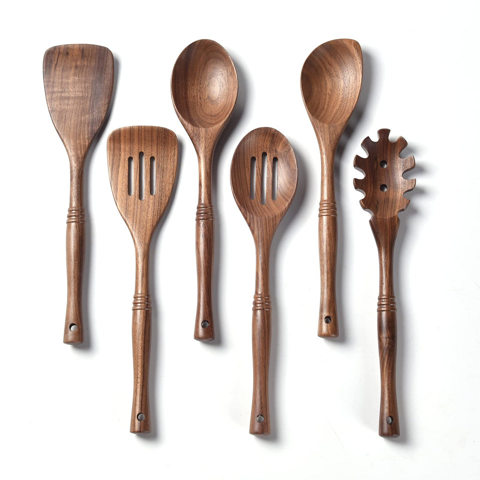 Gudamaye corner spoon in black walnut, perfect for precise stirring and sauce portioning.