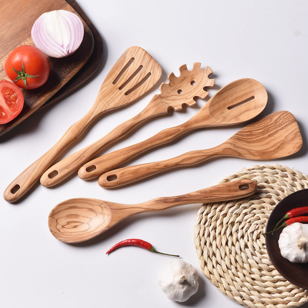 Gudamaye spaghetti spoon ready for stirring and serving al dente.
