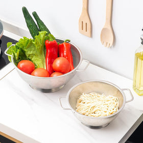 Gulex easy-drain base on colander keeps it steady.