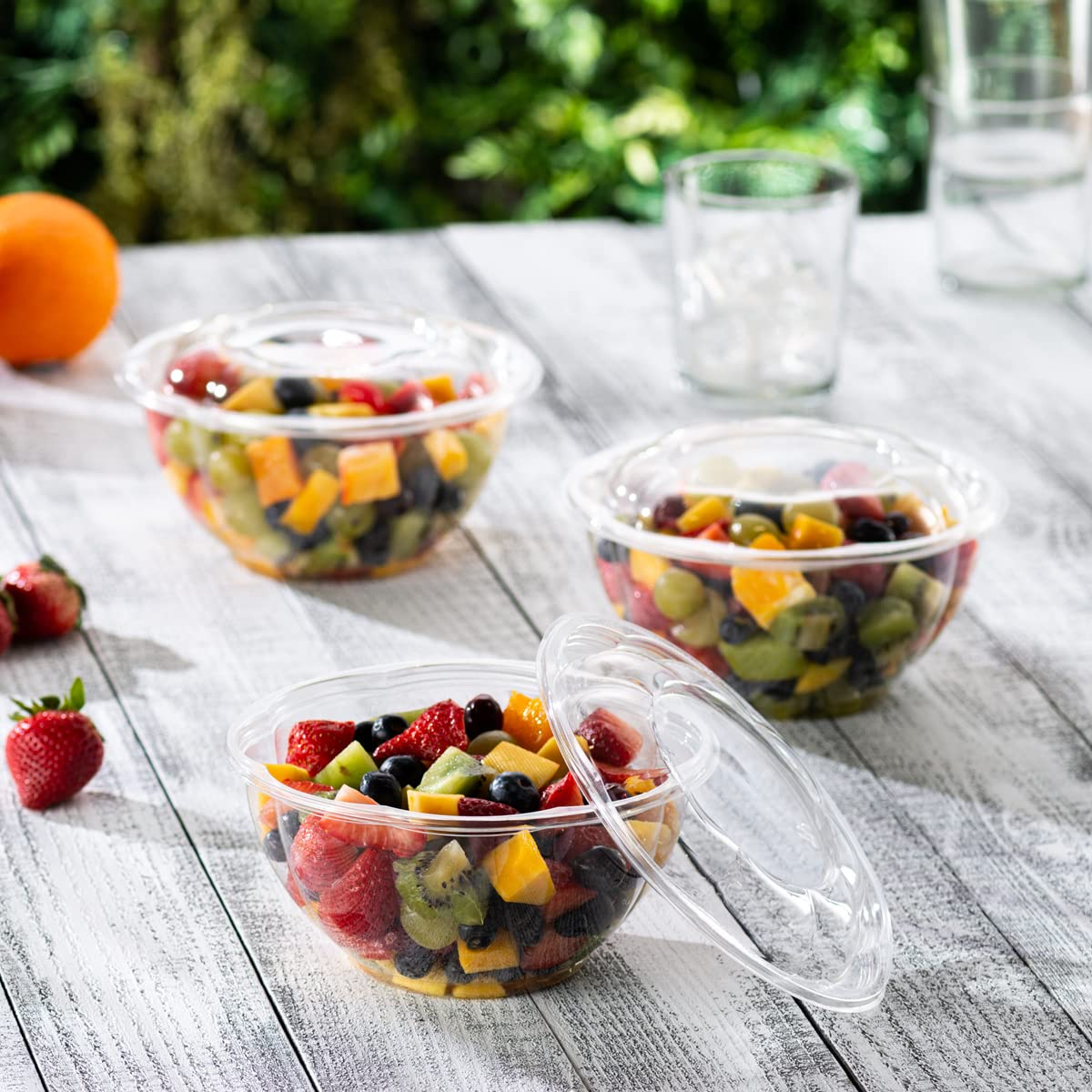 GUSTO 32 oz clear salad bowl with lid stack shows space-saving design for bulk orders.