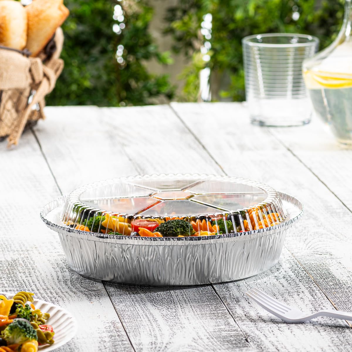 GUSTO 9-inch round foil pan with pie or casserole, oven-ready for quick cooking.