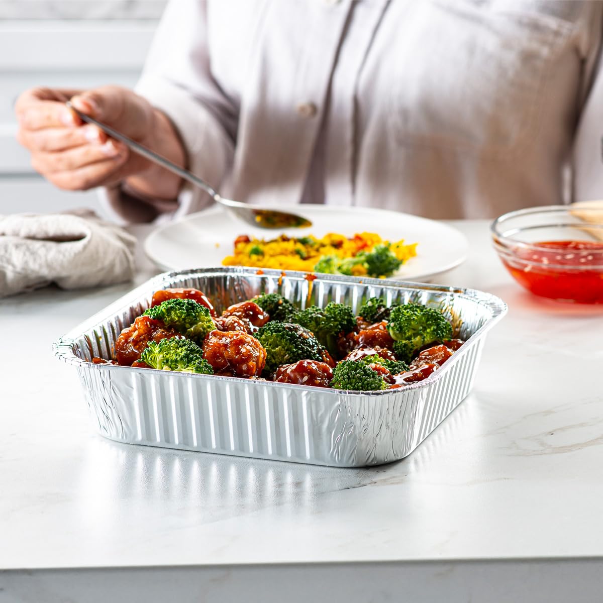 GUSTO aluminum foil pans 8x8 ensure even heat distribution during cooking.