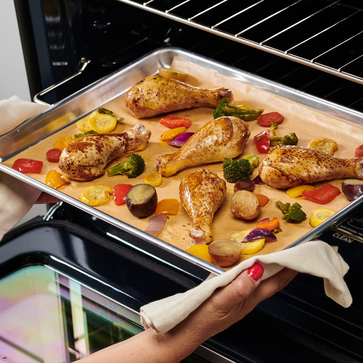 GUSTO bulk 200-sheet pack supports busy kitchens with ready-to-use parchment